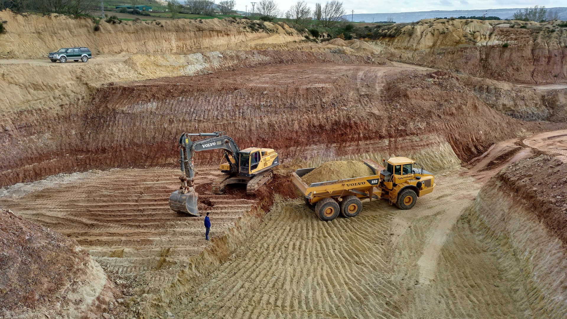 Carga y transporte en cantera de arena y arcilla