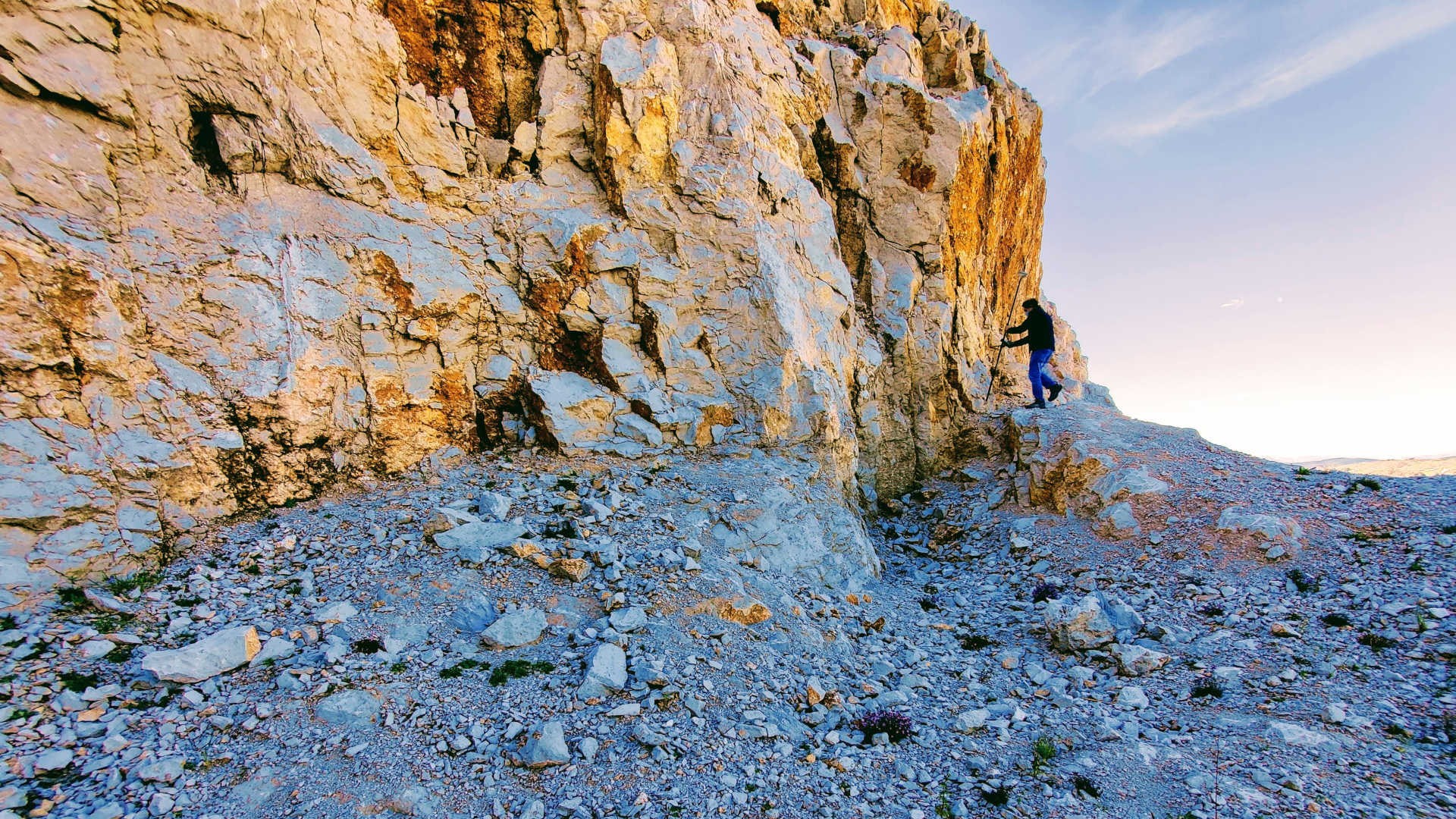 Topografía con GPS en cantera caliza