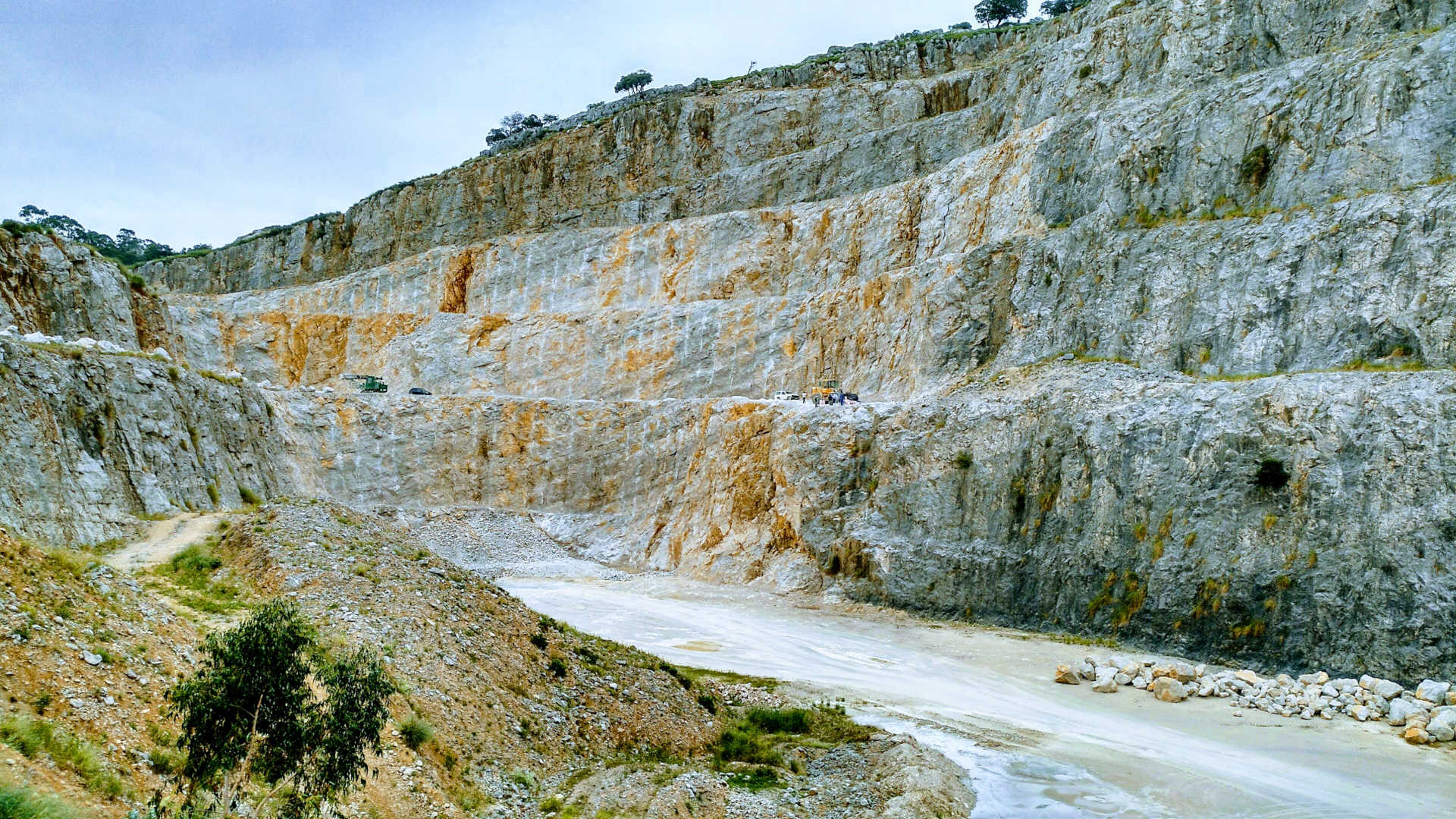 Cañas de barrenos para voladura en cantera