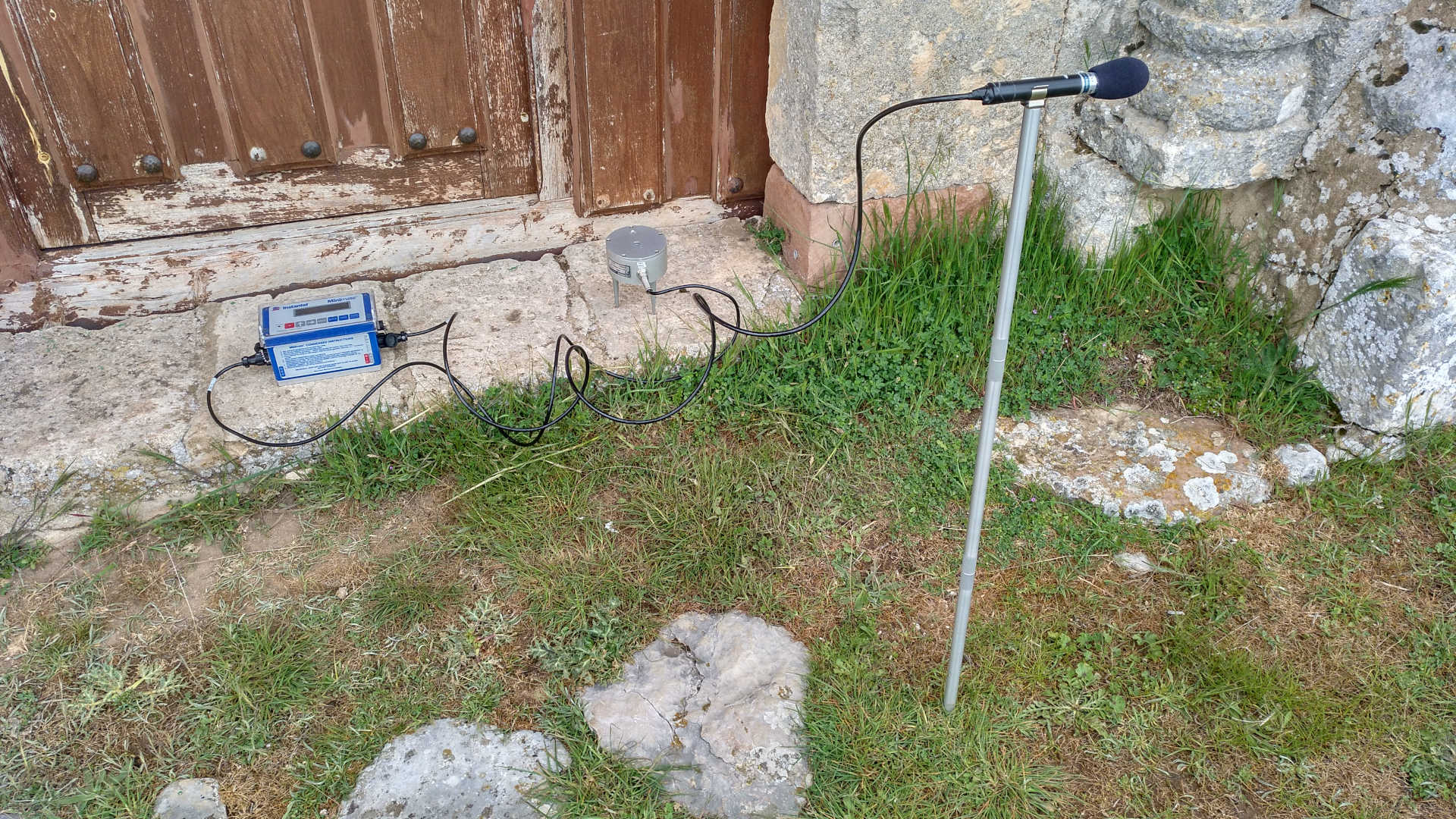 Sismógrafo para medir vibración y onda aérea